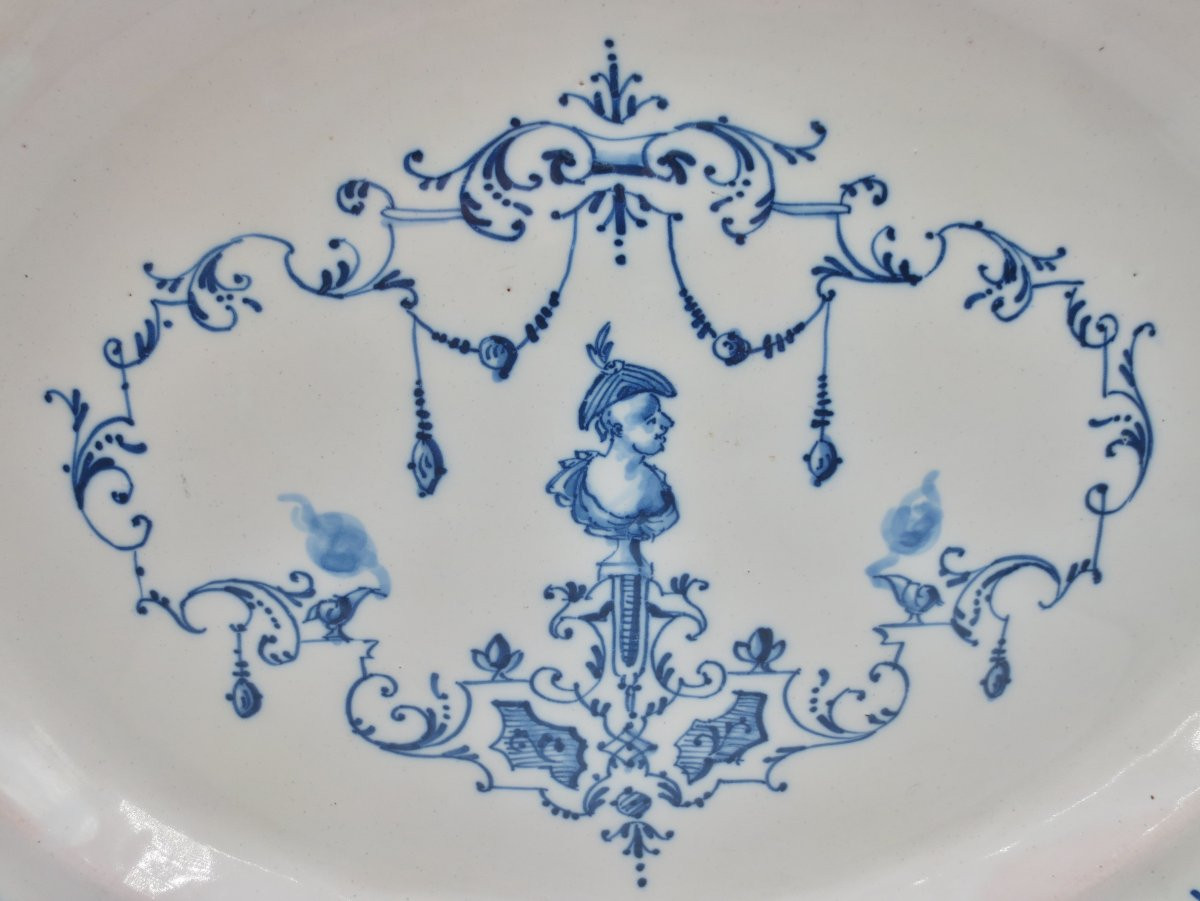 Moustiers Earthenware Dish, Early 18th Century.  -photo-1