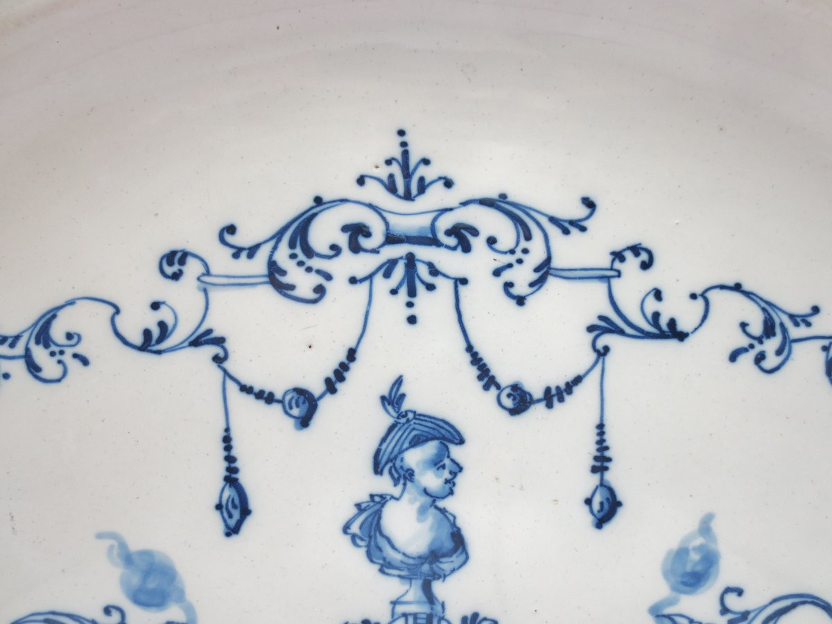 Moustiers Earthenware Dish, Early 18th Century.  -photo-3