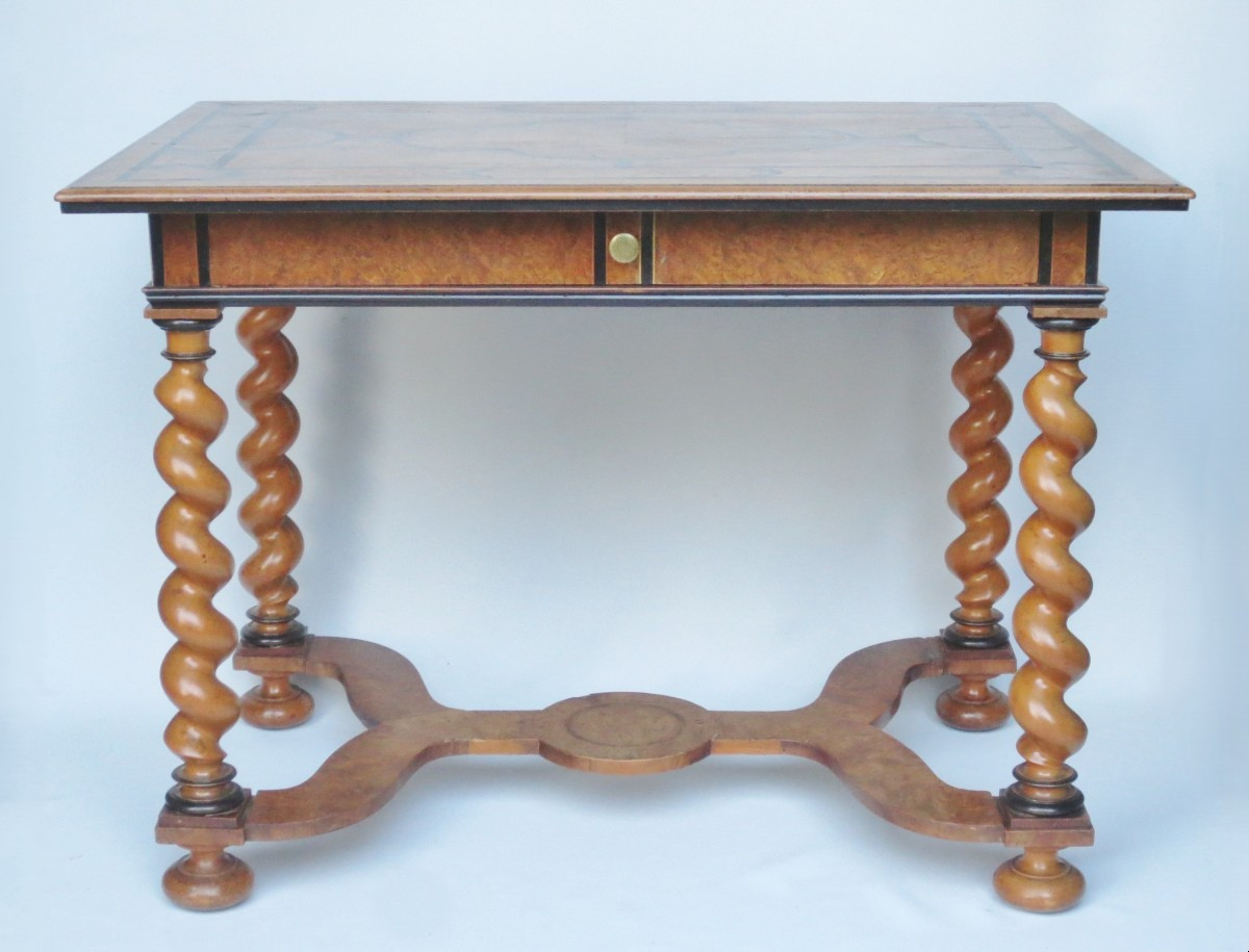 Table de style Louis XIII, époque  N III.  