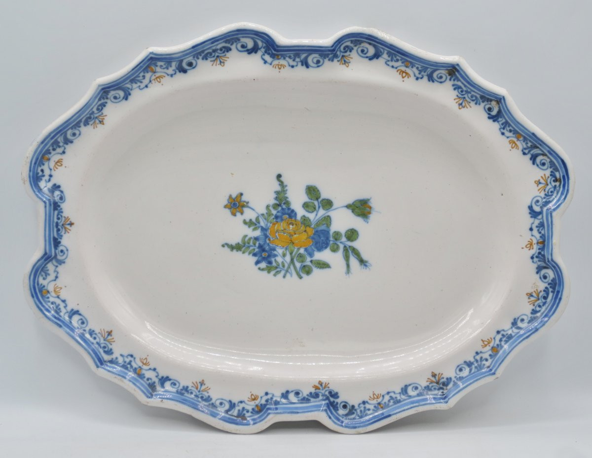 Paire de plats, Moustiers XVIIIe siècle.   -photo-2