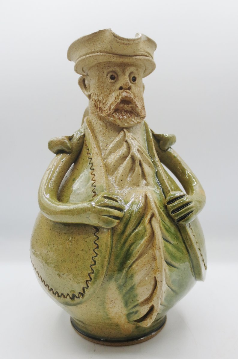 Pichet anthropomorphe.  