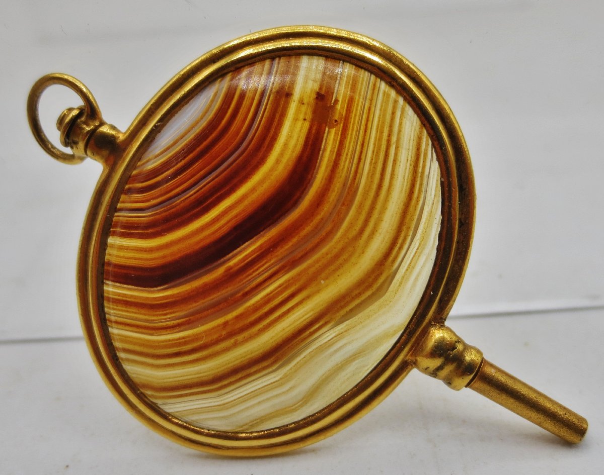 Clef de montre agate et pomponne, début XIXe siècle. 