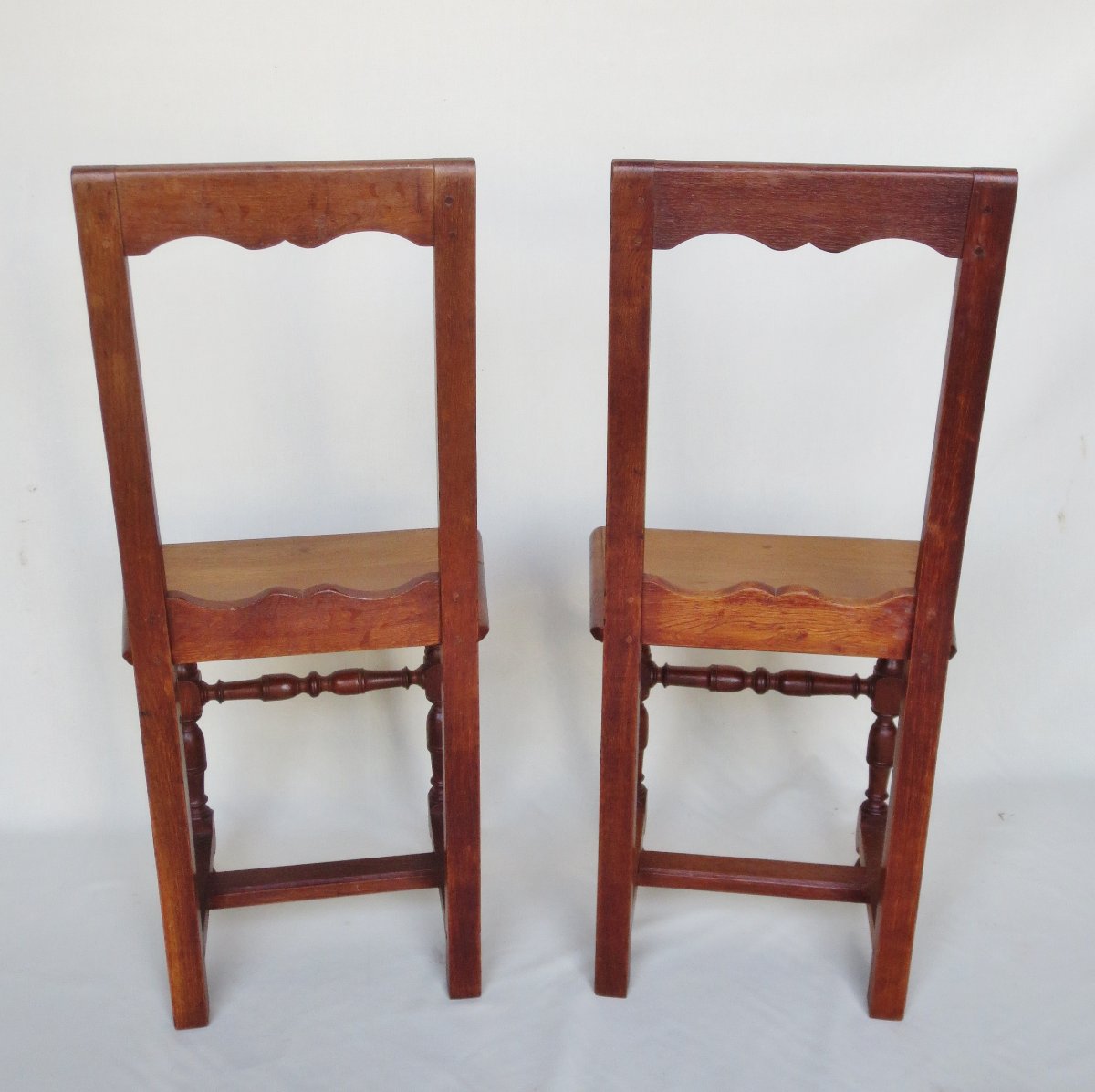 Suite de six chaises lorraines en chêne.-photo-3