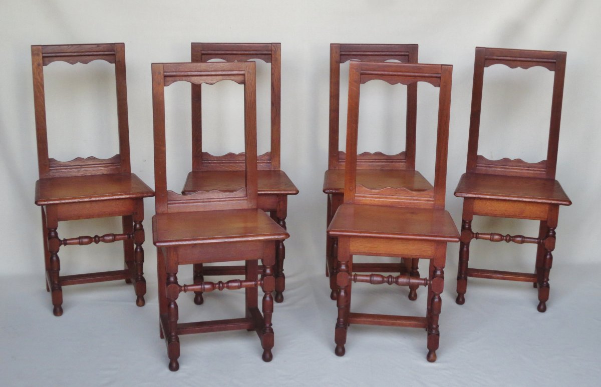 Suite de six chaises lorraines en chêne.