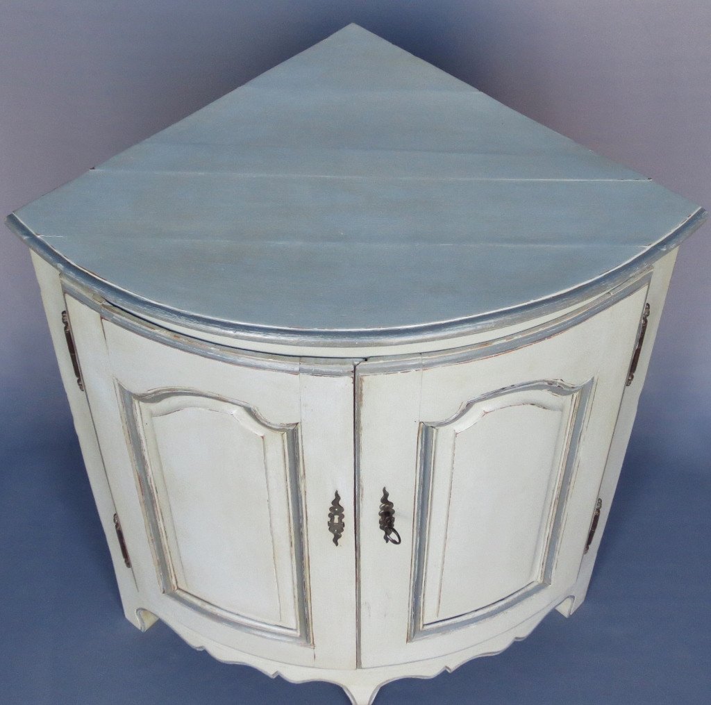 Louis XV Corner Cabinet.-photo-2