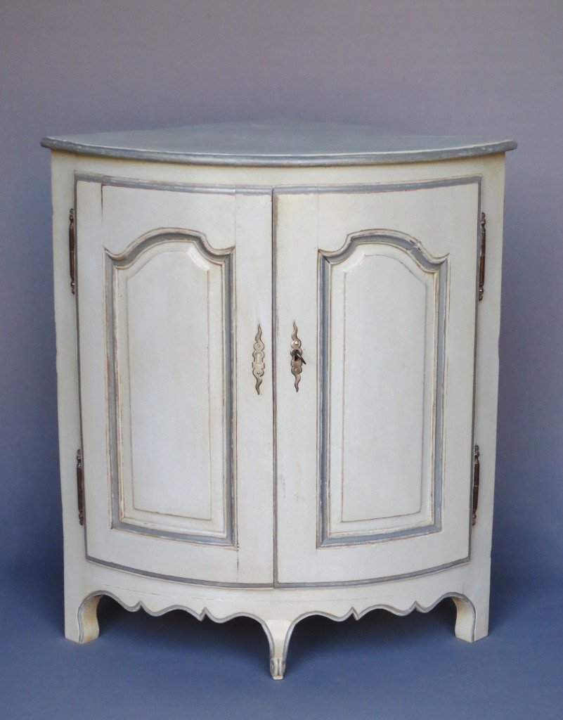 Louis XV Corner Cabinet.-photo-5