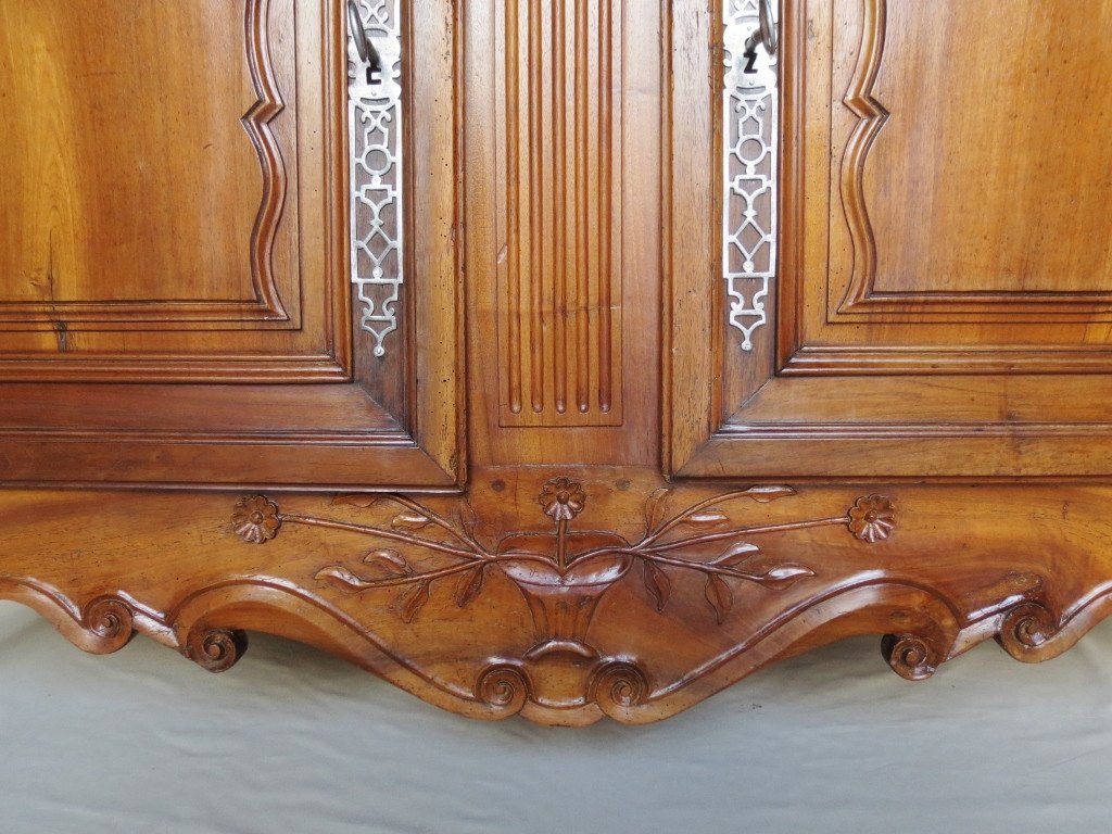 Two Body Walnut Buffet, Eighteenth Century.-photo-1