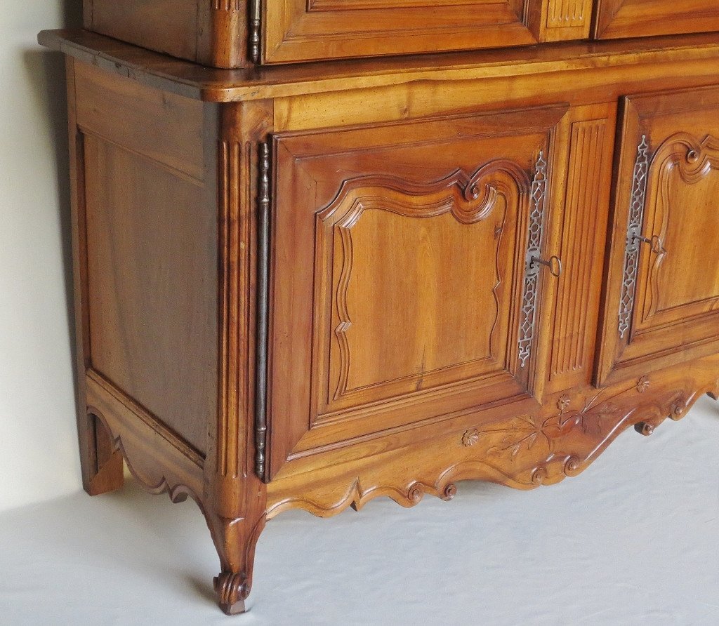 Two Body Walnut Buffet, Eighteenth Century.-photo-5