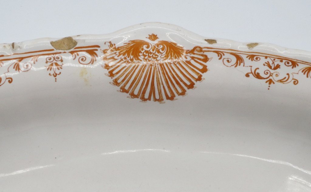 Moustiers Earthenware Basin, Eighteenth Century.-photo-3