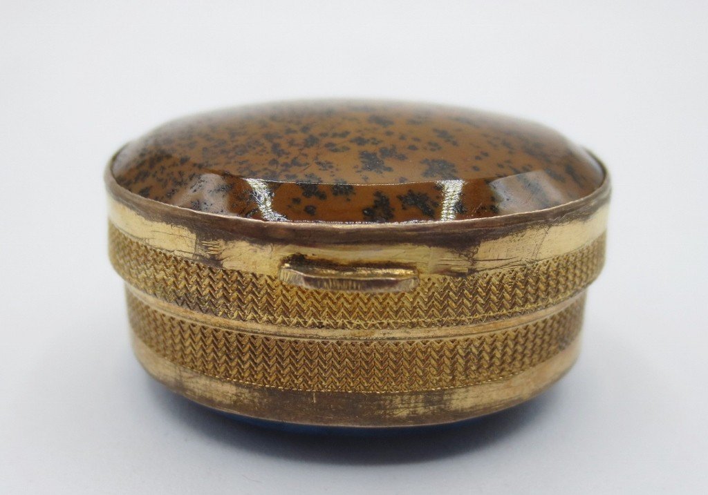Box In Hard Stones.-photo-1