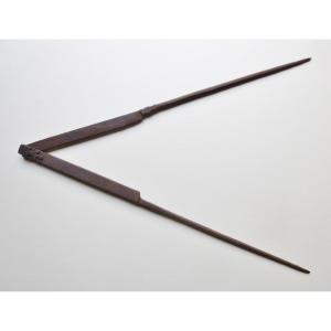 Compas de compagnon charpentier. 