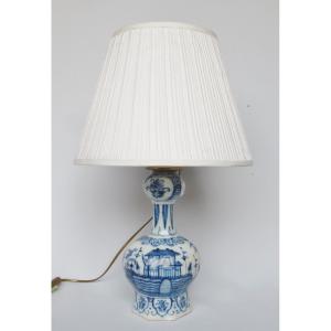 Lampe en faïence de Delft, XVIIIe siècle. 