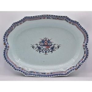 Plat en faïence de Rouen, XVIIIe siècle. 4392