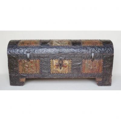 Italian Chest, XVIth Century.