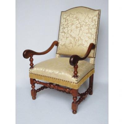 Fauteuil En Noyer d'époque Louis XIV.