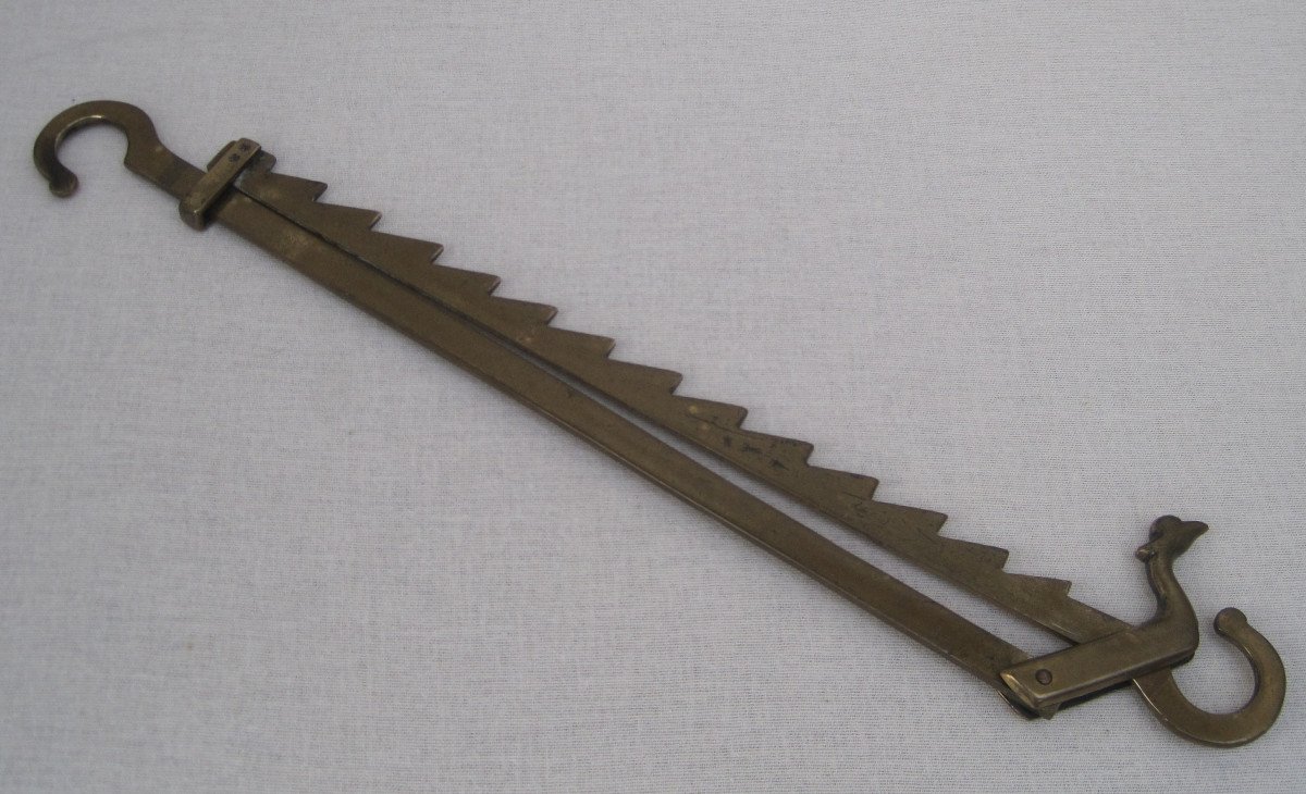 Small Rack In Bronze. XVII-xviii Centuries.