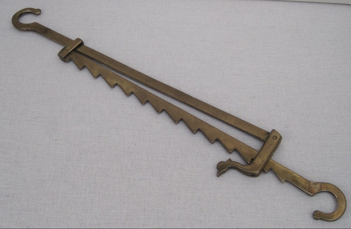 Proantic: Small Rack In Bronze. XVII-xviii Centuries.