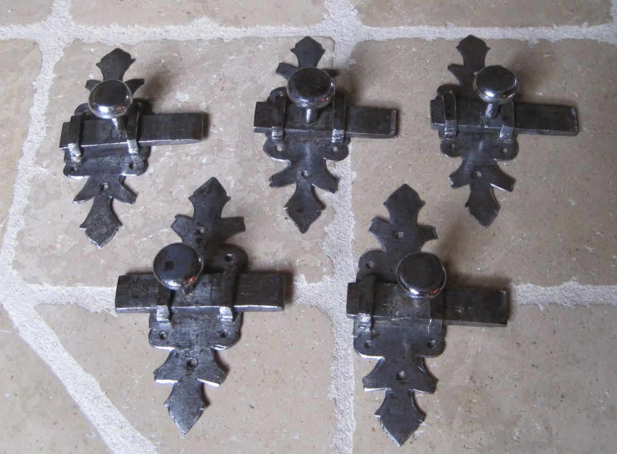 Homogeneous Suite Of 5 Locks With Bolts, In Iron. 18th Century.