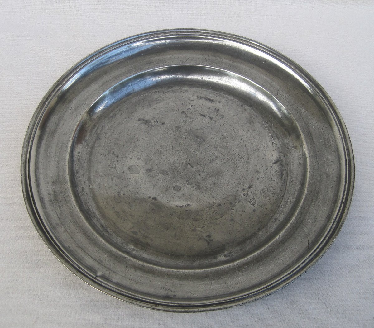 Pewter Round Dish. 18th Century.-photo-1