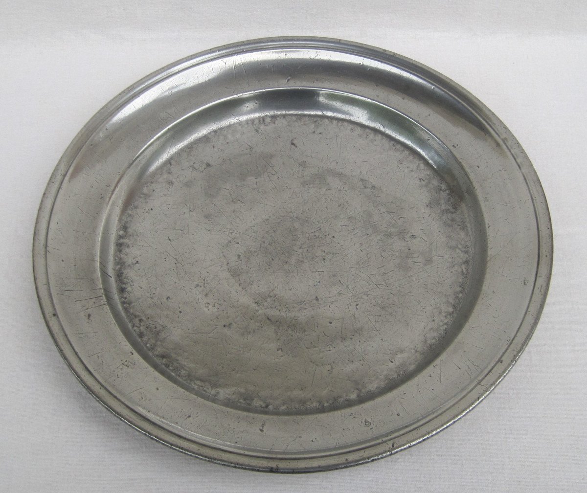 Large Pewter Dish. 18th-19th Century.