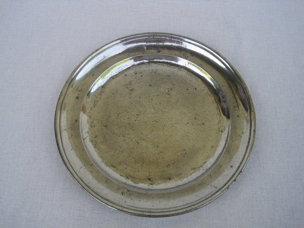 Round Plate, Pewter. 18th Century.