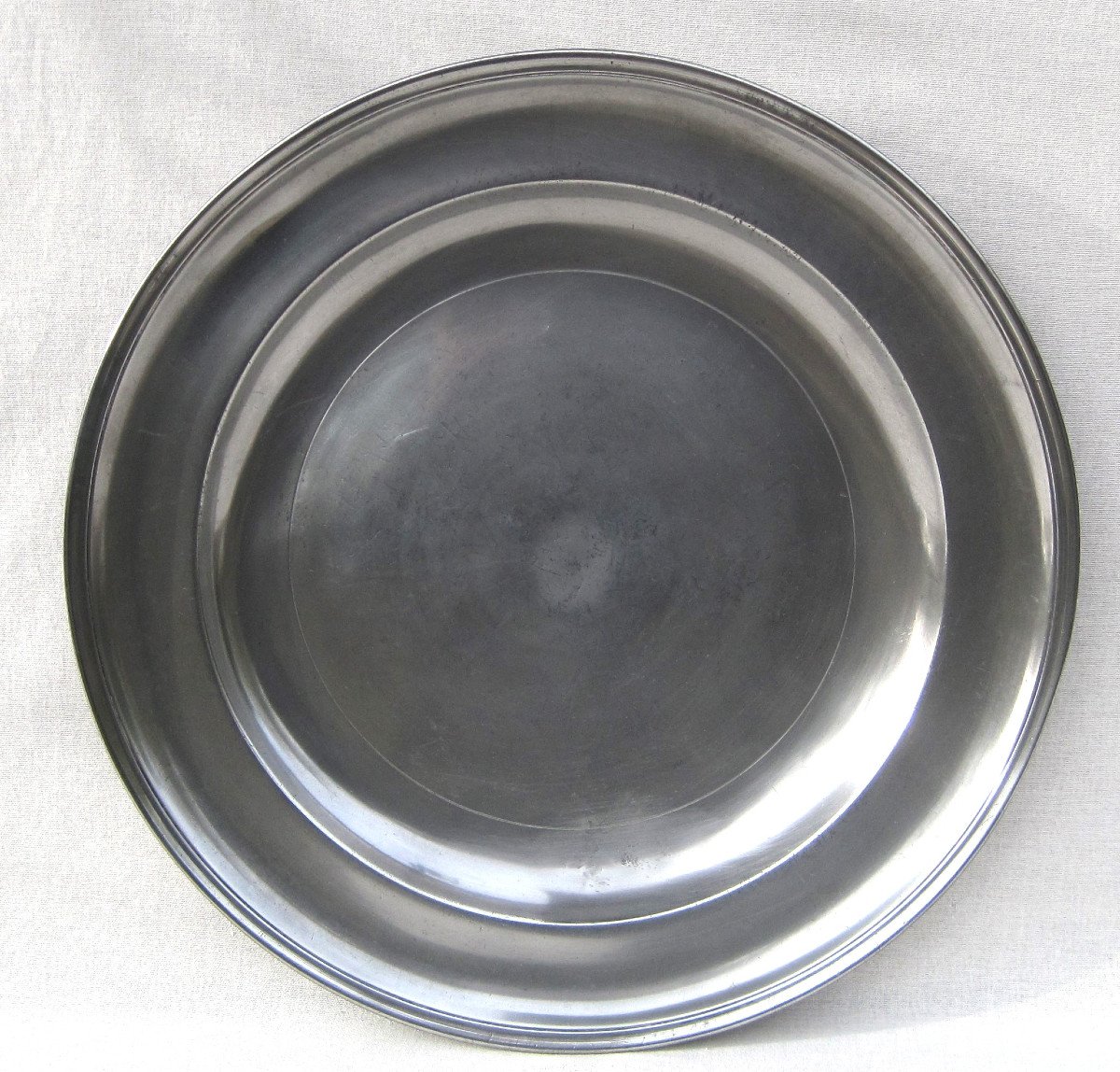 Large Pewter Dish, For Venison. 18th-19th Century.