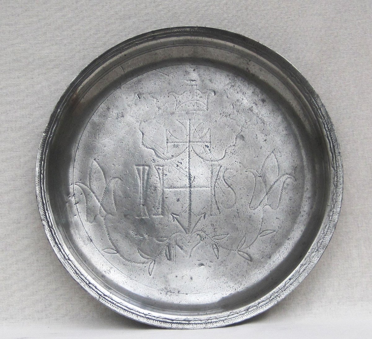 Pewter Tray, With Narrow Wing. Late 18th-early 19th Century.