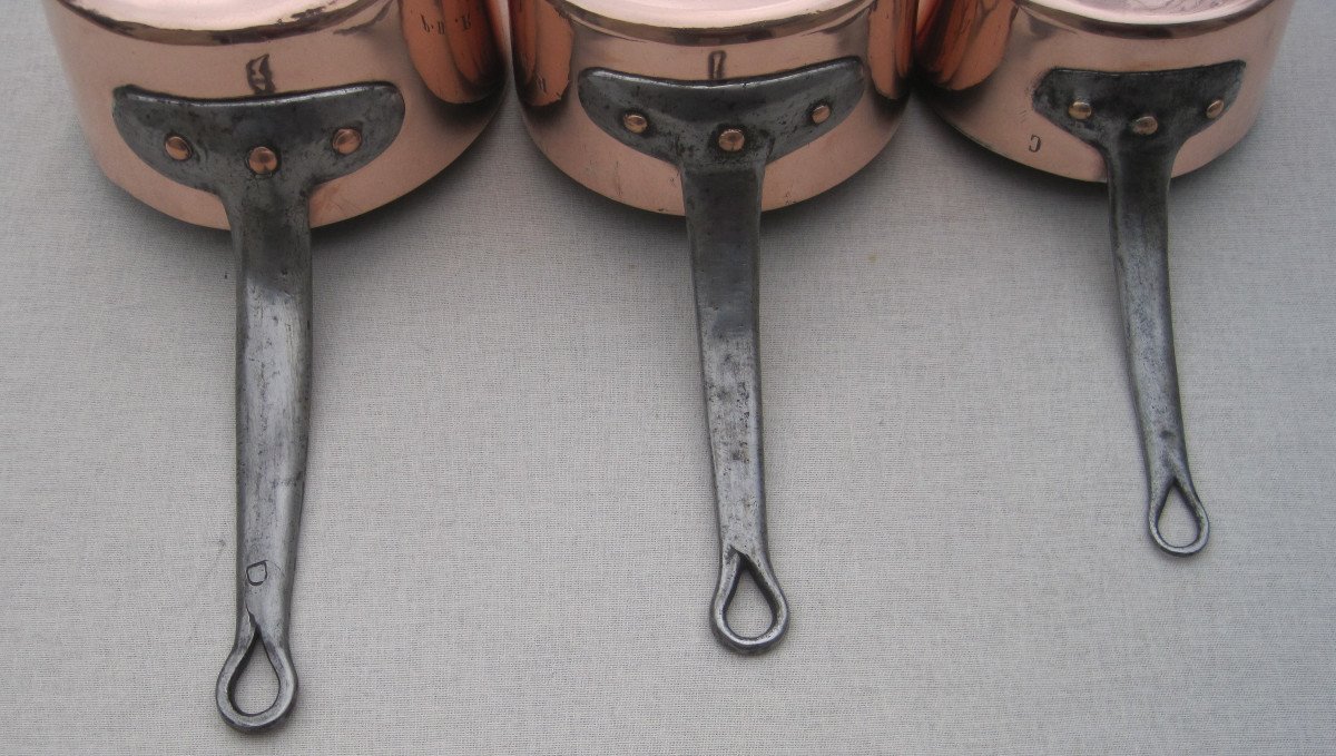 Homogeneous Series Of 3 Copper Casseroles. 19th Century.  -photo-1