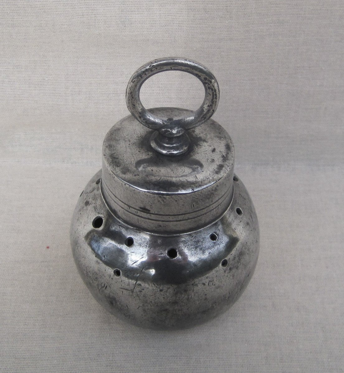Leeing Ball, In Pewter. Medical Tins. 18th-19th Century.-photo-1