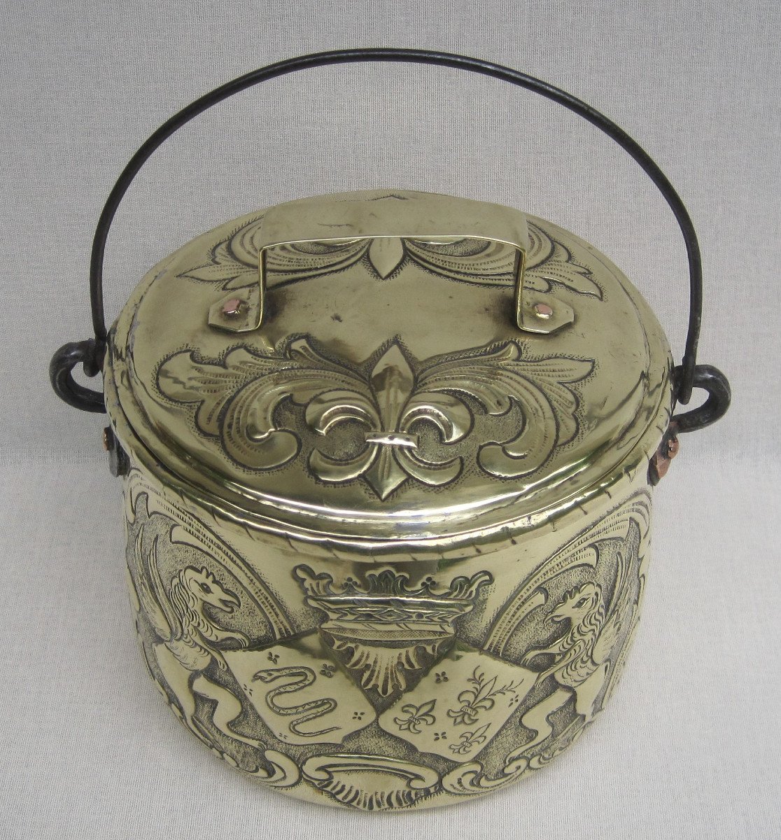 Covered Cauldron, Made Of Brass. Decorated With Coats Of Arms And Fleur-de-lys. 18th Century.-photo-2