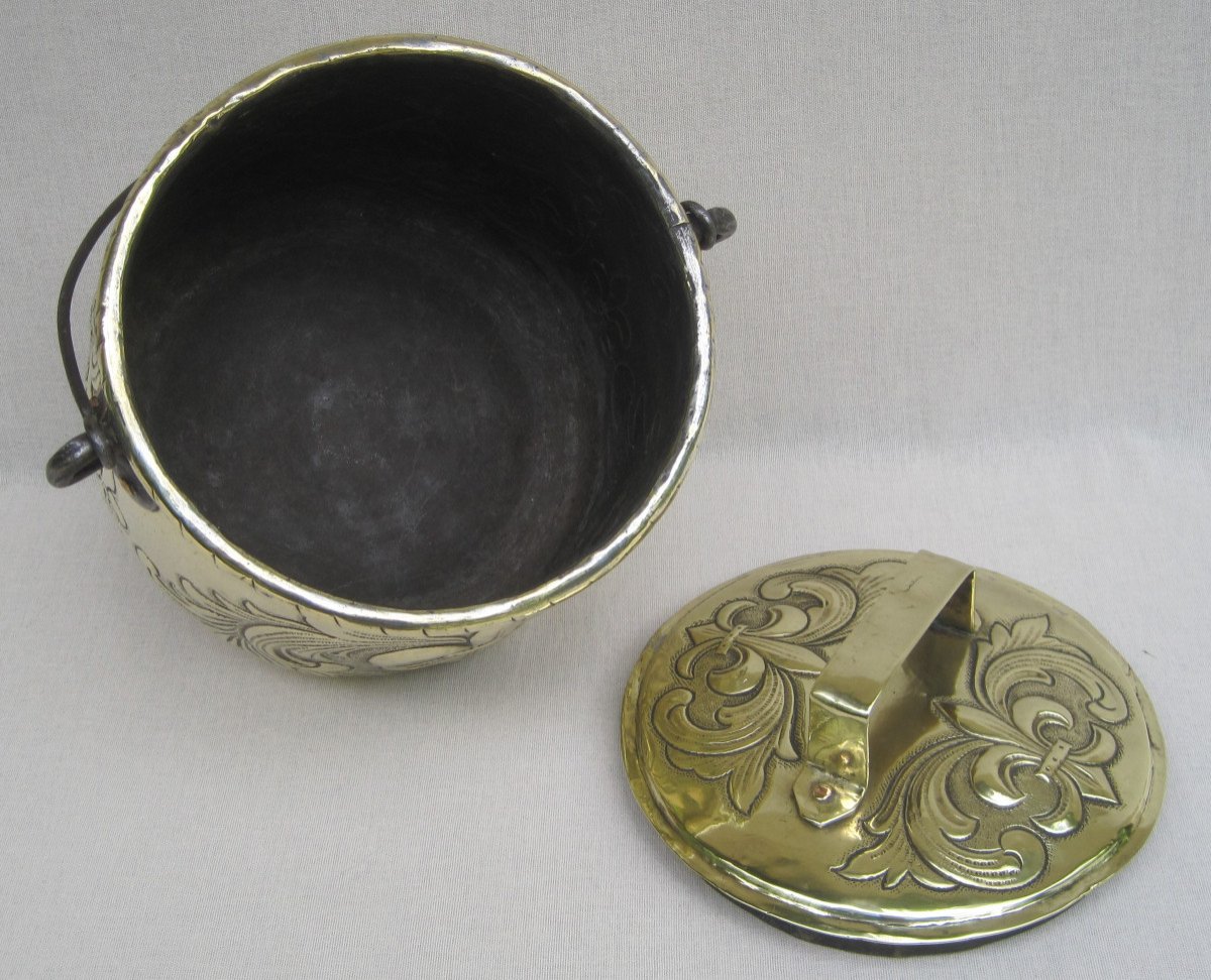 Covered Cauldron, Made Of Brass. Decorated With Coats Of Arms And Fleur-de-lys. 18th Century.-photo-4