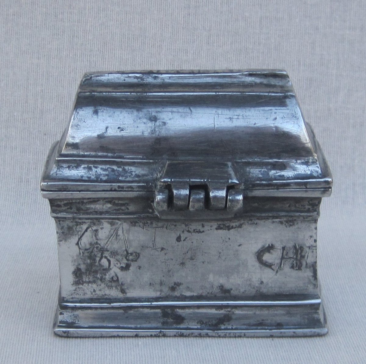 Pewter Box, For Baptism. Religious Pewter. 17th Century.-photo-2