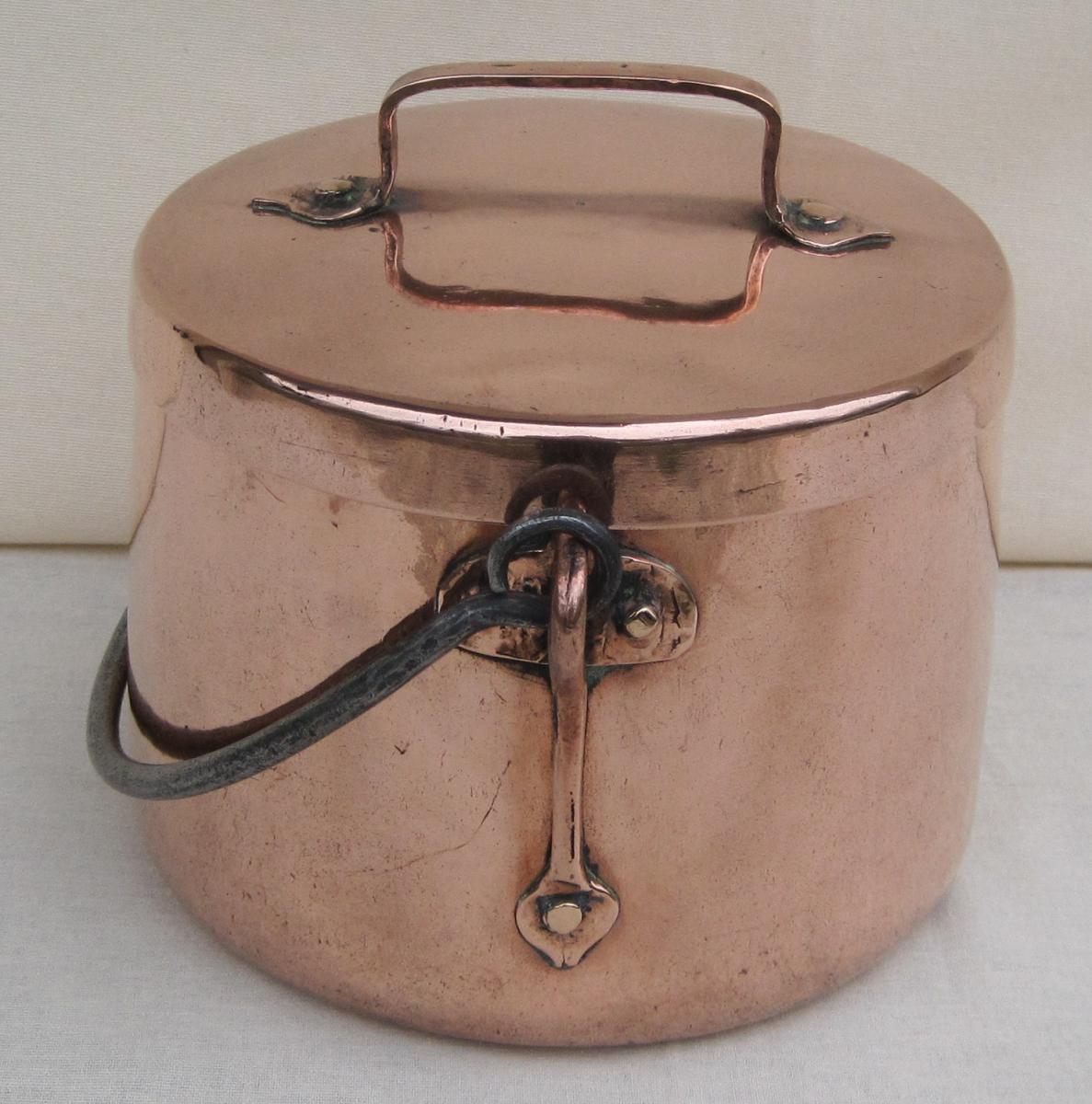 Cauldron Covered - Copper Kettle. Eighteenth Century.-photo-1