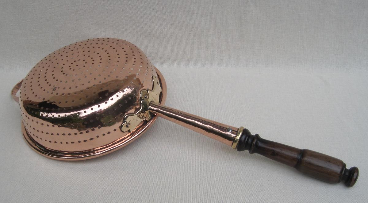 Colander In Copper. Eighteenth Century-photo-1