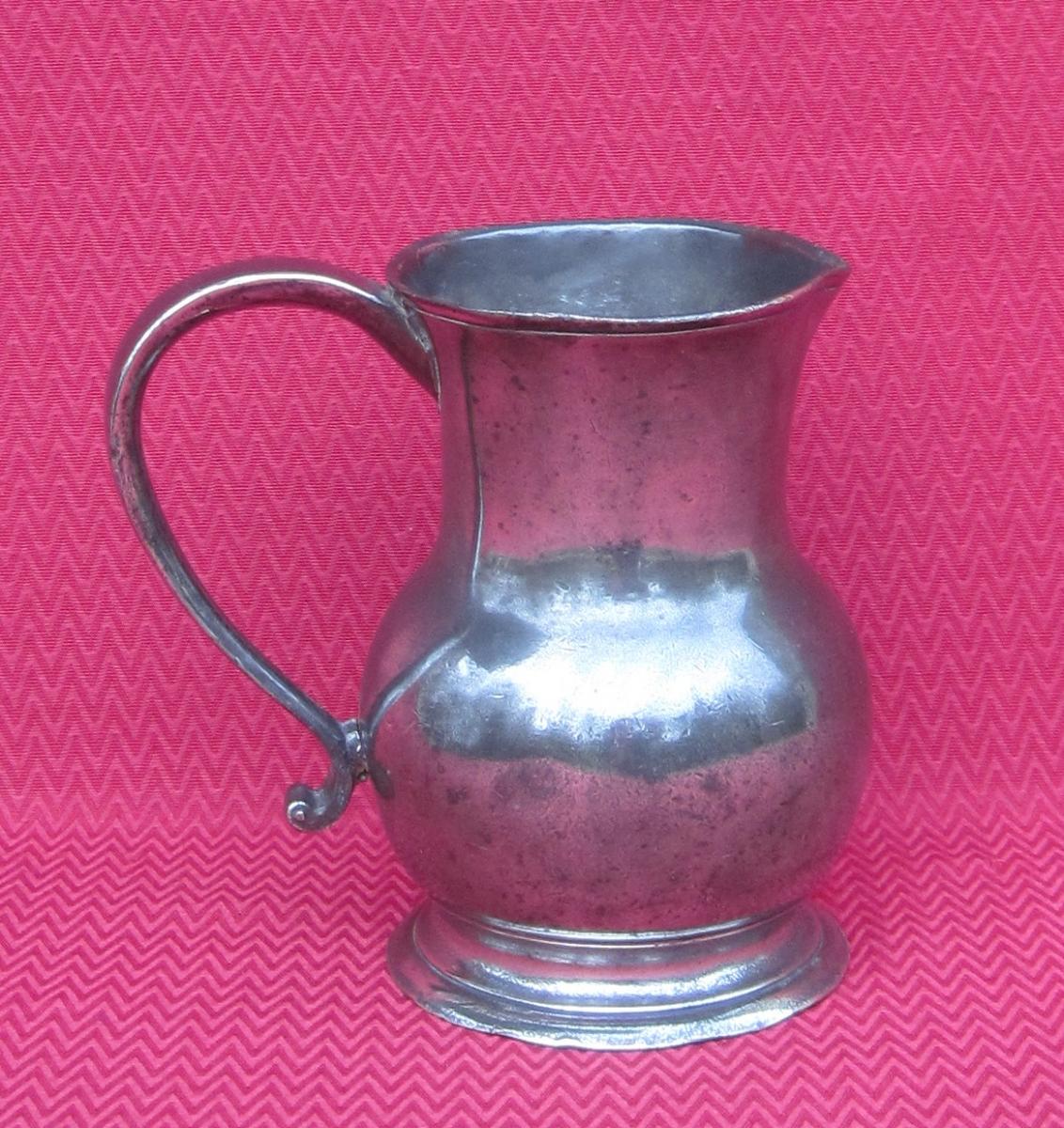 Proantic Pot à eau, en étain. J. DUSAUSSOIS à PARIS. XVIIIe s.