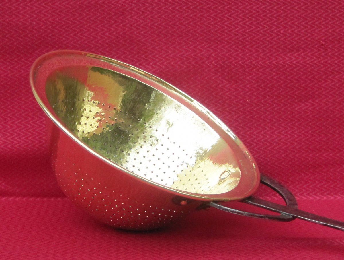 Colander In Brass. Eighteenth Century-photo-1