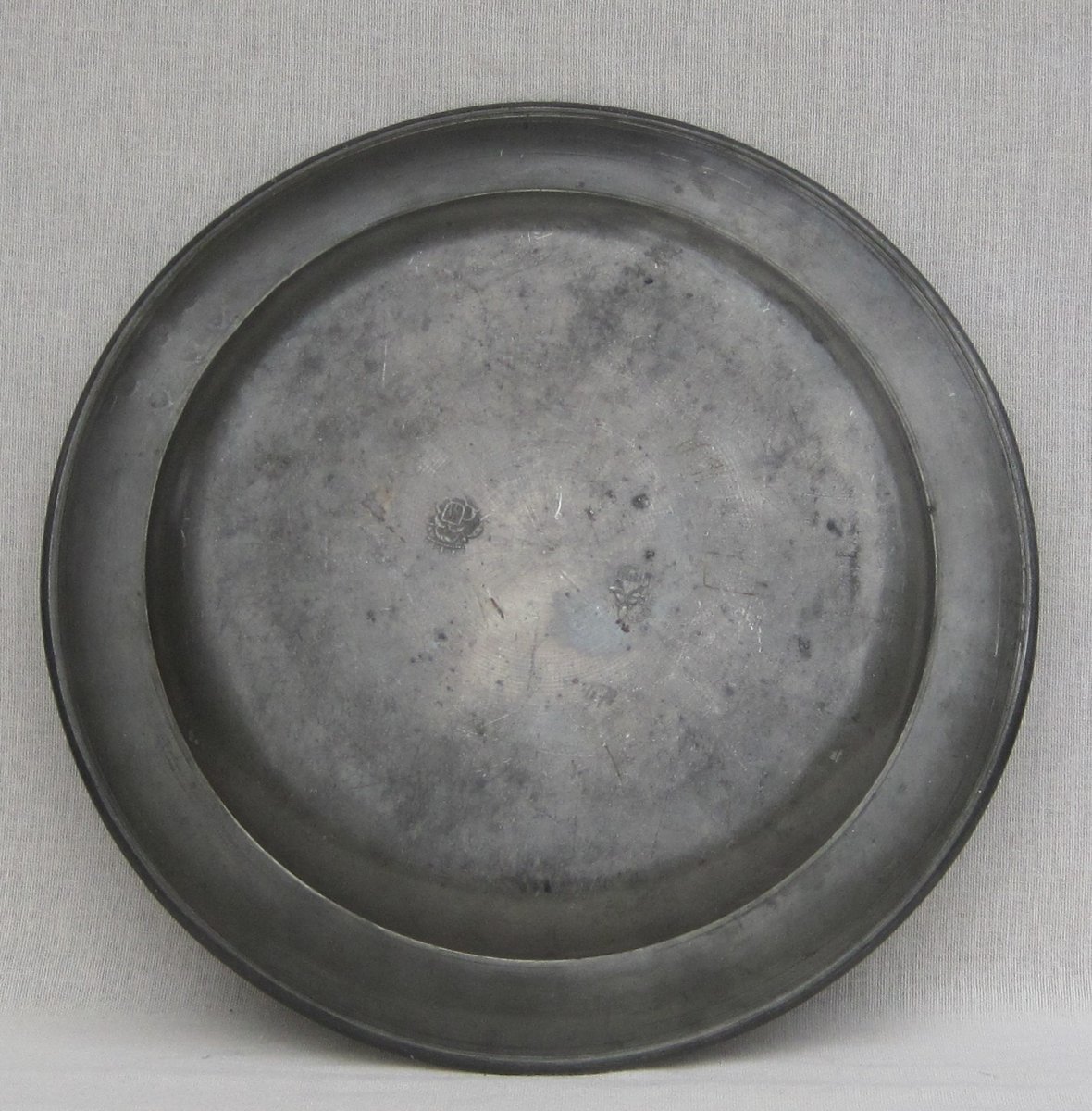 Round Pewter Dish With Molded Edge. Late 18th-early 19th Century.-photo-2