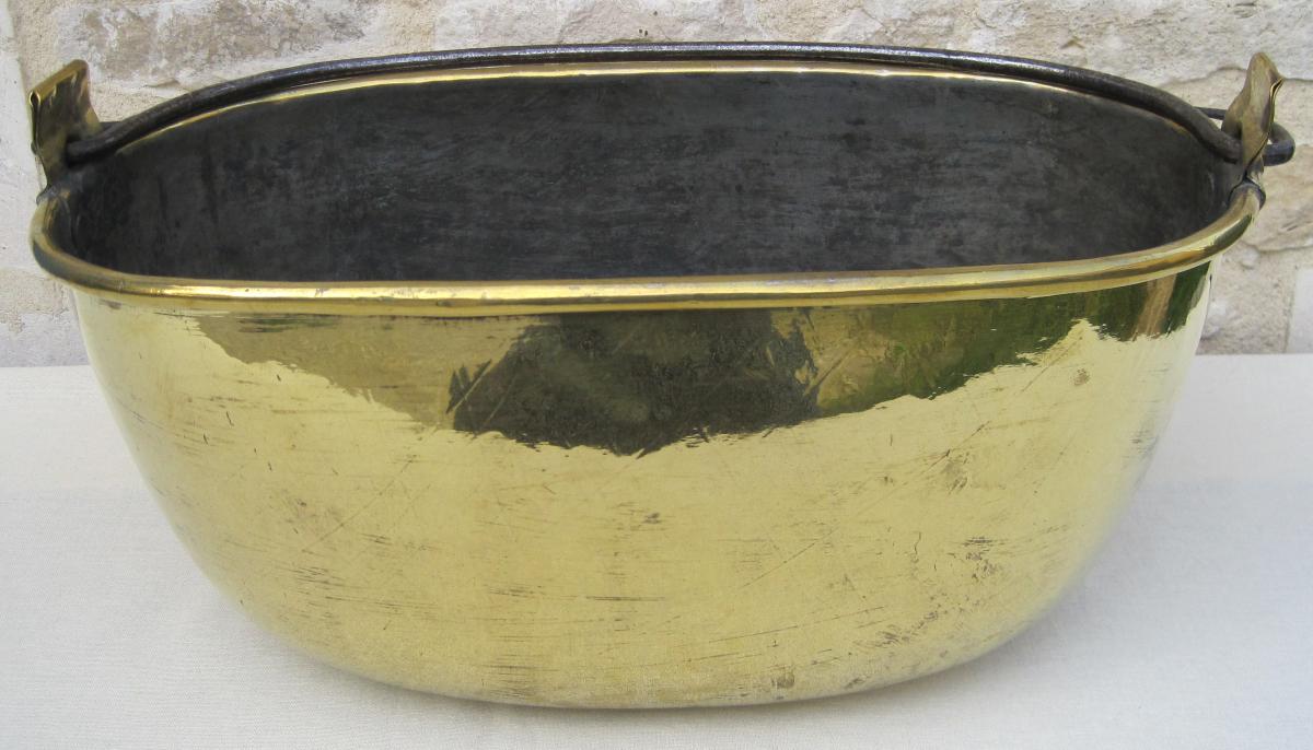 Oval Brass Cauldron. Flanders. Eighteenth Century.-photo-2