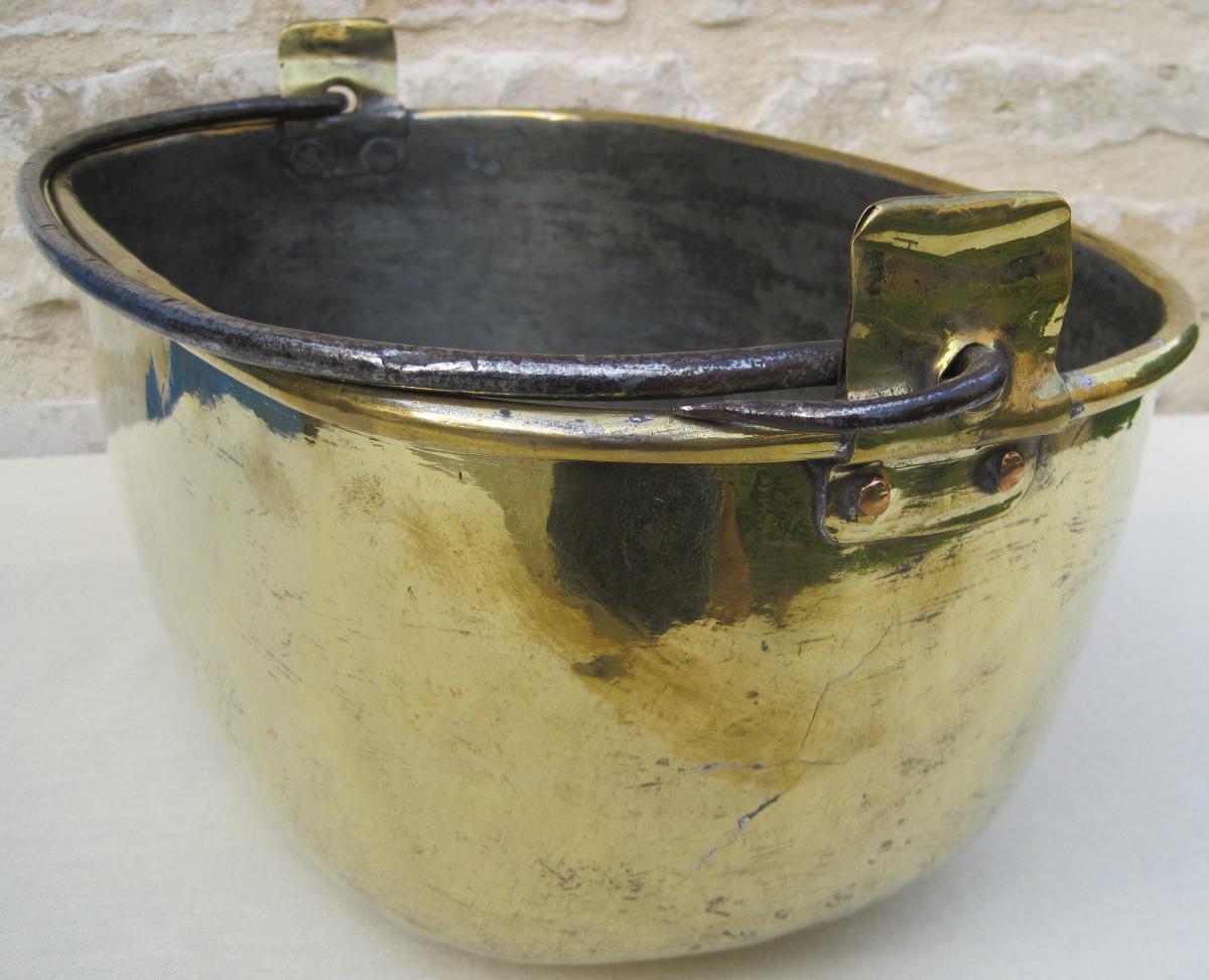 Oval Brass Cauldron. Flanders. Eighteenth Century.-photo-3