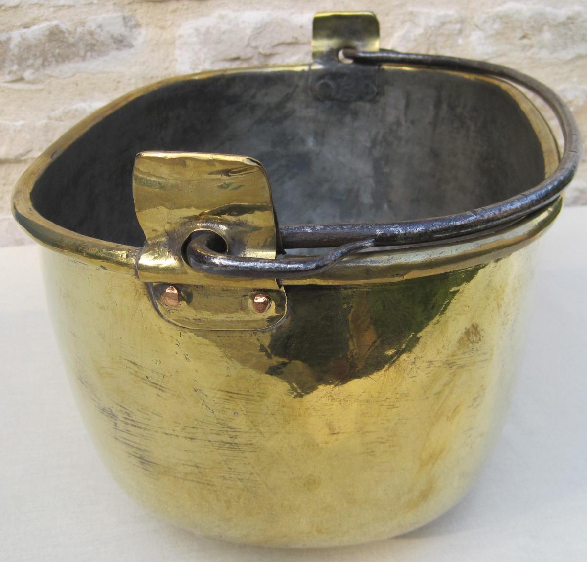 Oval Brass Cauldron. Flanders. Eighteenth Century.-photo-4