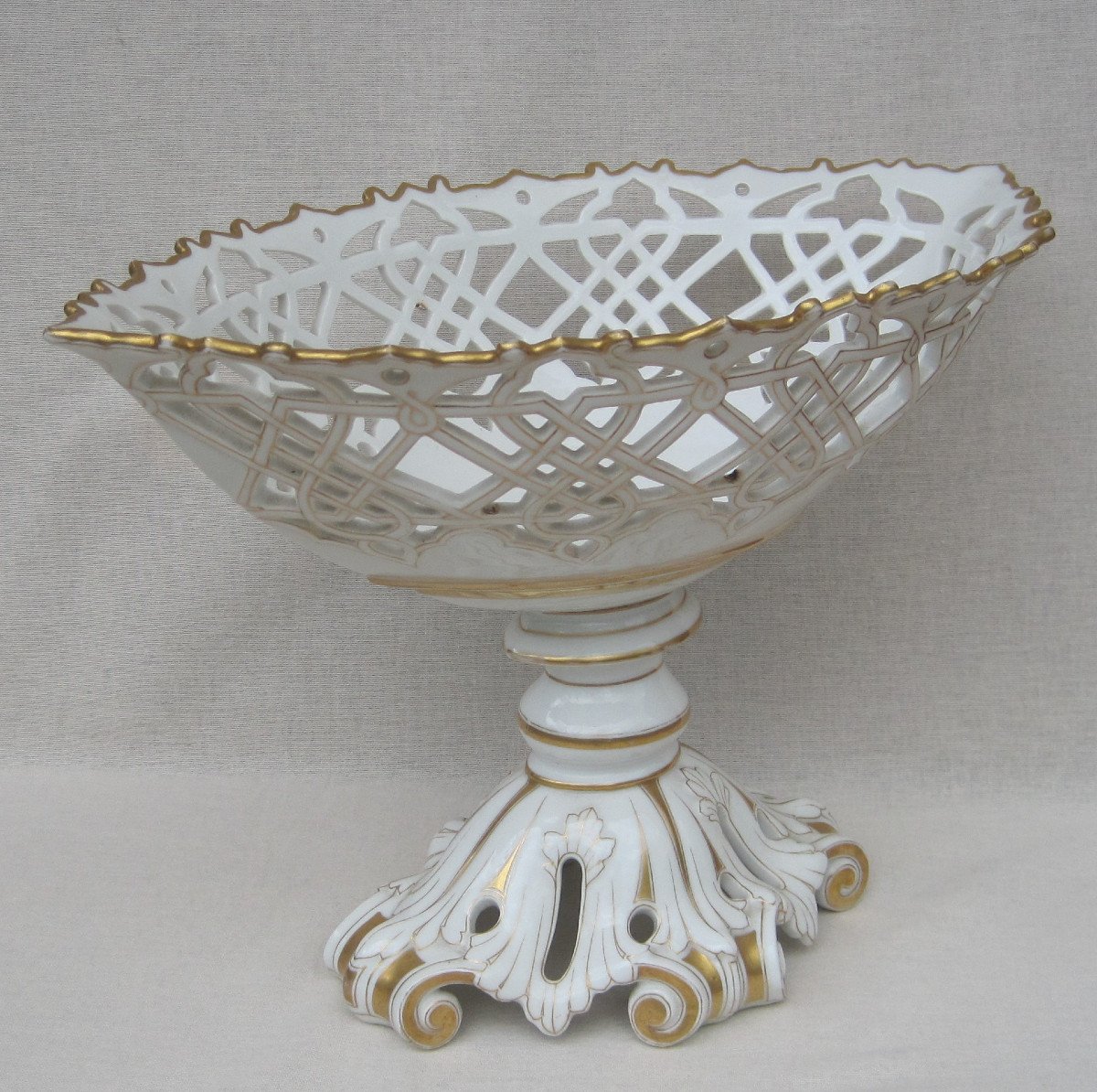 Important Basket-shaped Cup, Openwork In Paris Porcelain. 19th Century.-photo-3