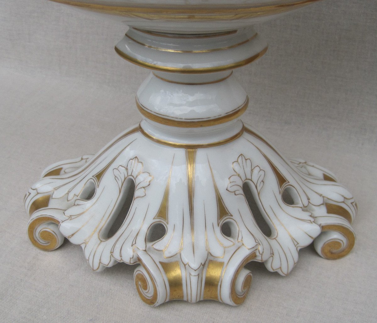 Importante Coupe forme corbeille, ajourée en porcelaine de PARIS. XIXe s.-photo-4