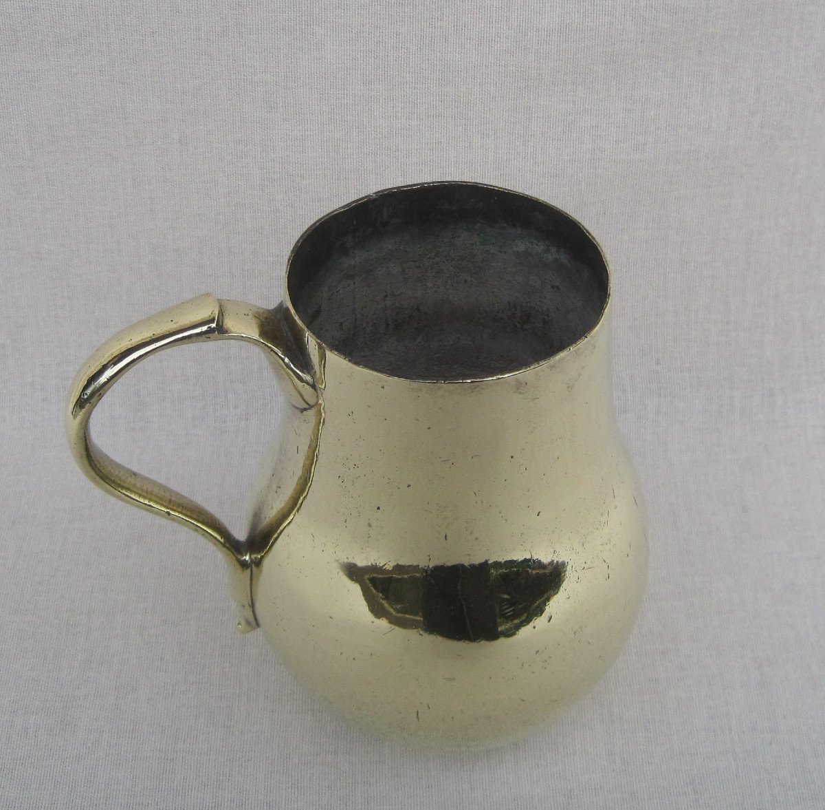 Pot à bière, en laiton fondu. FLANDRE. Fin XVIe-début XVIIe s.-photo-1