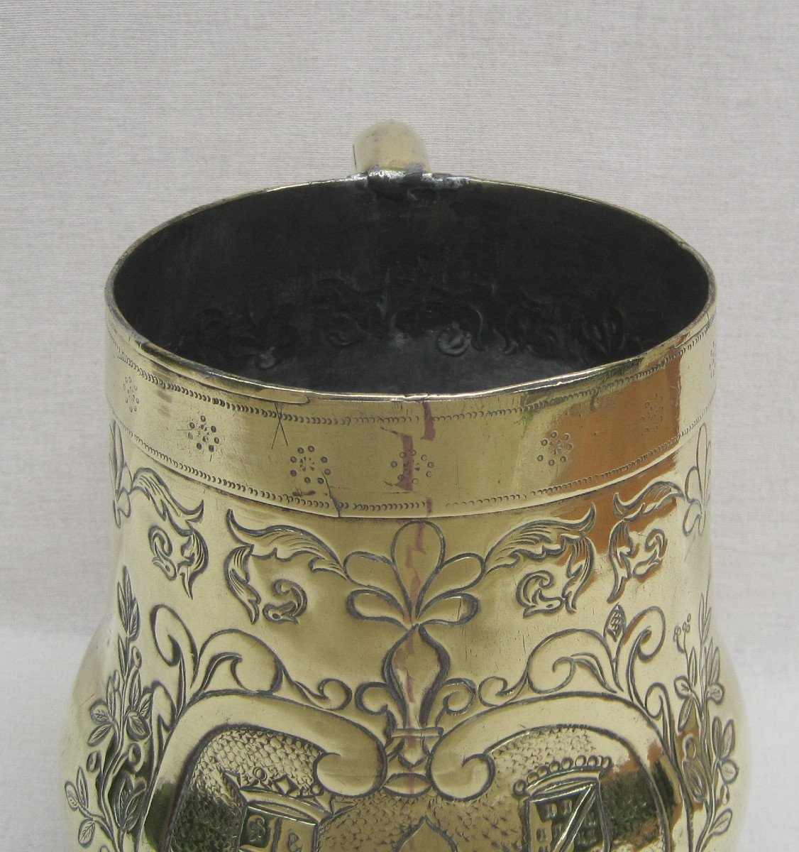 Brass Jug. Fleurdelysé Cartouche Containing 3 Crowned And Emblazoned Shields. XVIII.-photo-1