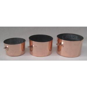 Meeting Of 3 Charlotte Or Soufflé Molds, In Copper. 19th Century.