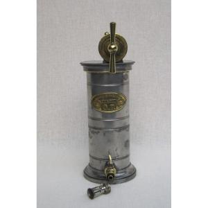 IRRIGATEUR en étain, du Docteur EGUISIER. XIXe s.