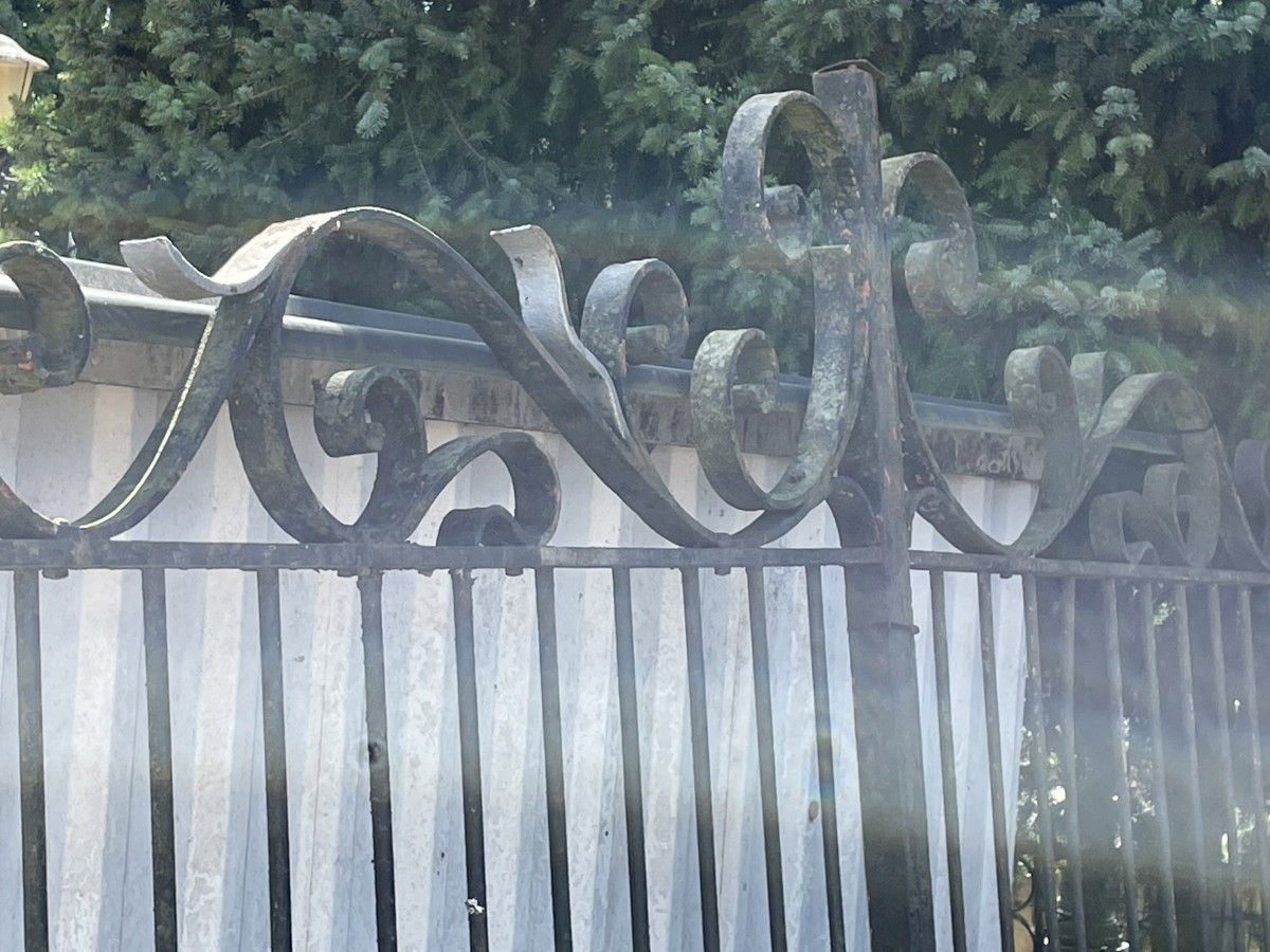 Porte de château antique en fer forgé-photo-2