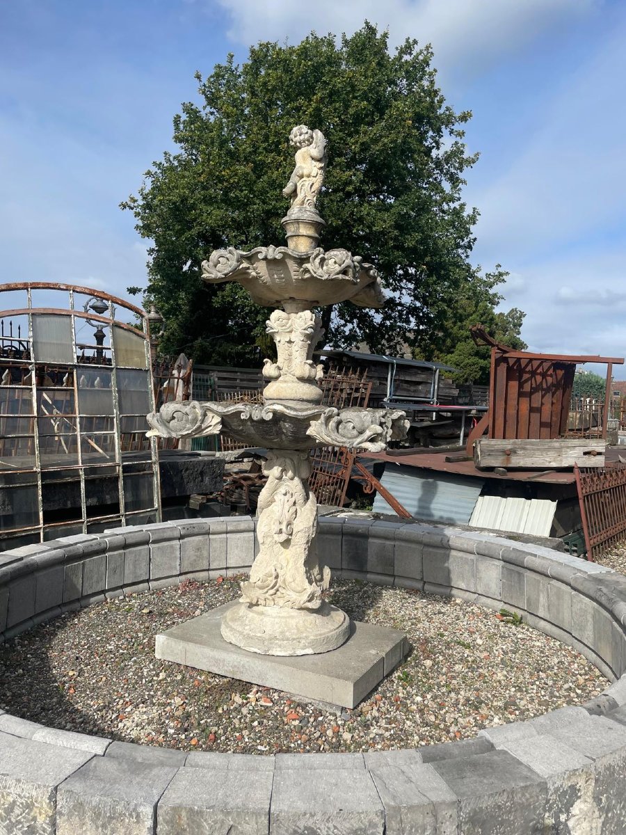 Fontaine de jardin antique en pierre calcaire