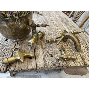 Robinetterie antique exclusive, robinets en cuivre raccordables au réseau d'eau actuel