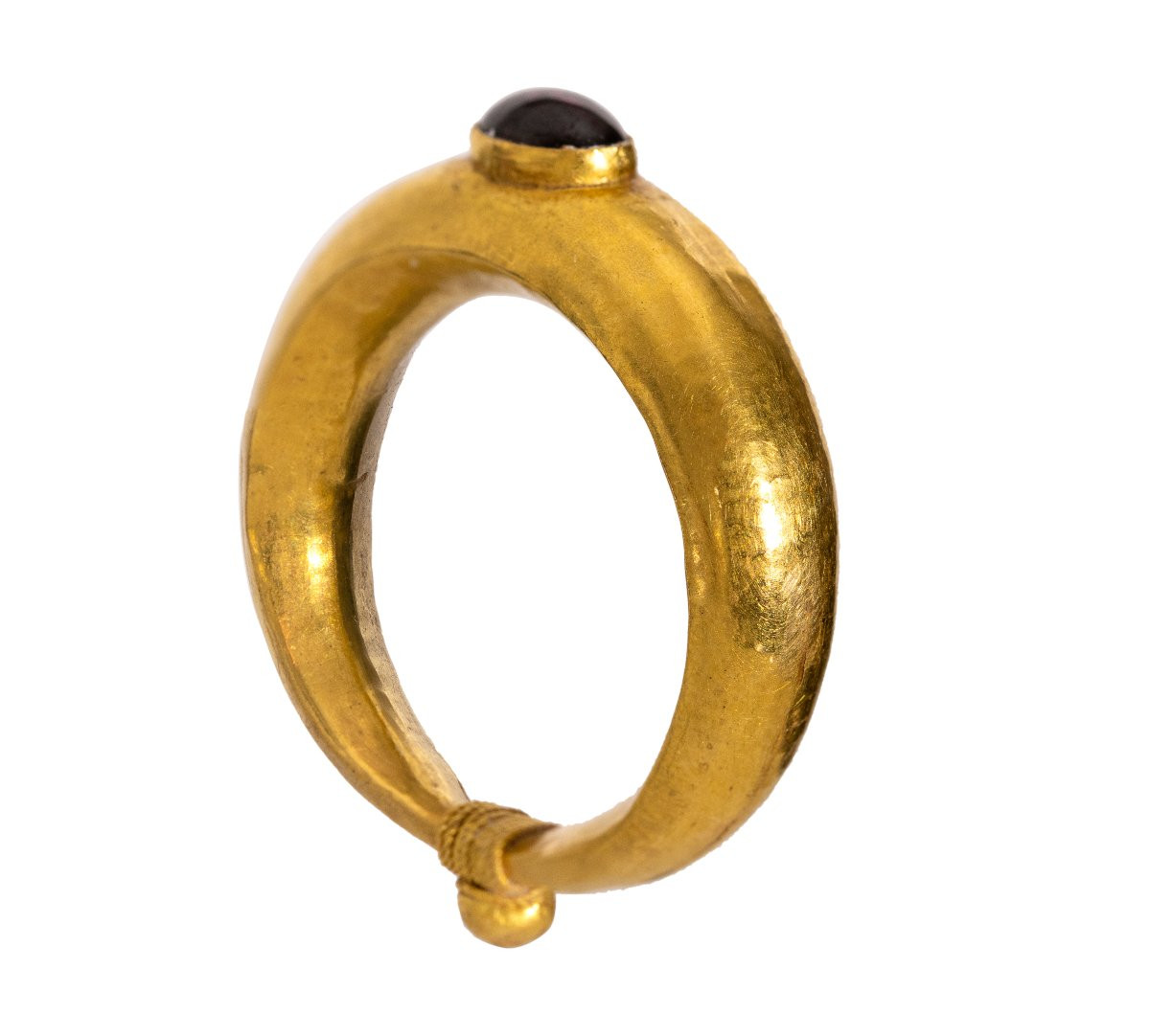 Bague romaine en or sertie d'un grenat cabochon.-photo-3